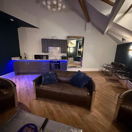 The Loft At One Luxury Penthouse Apartment Wigan Bagian luar foto