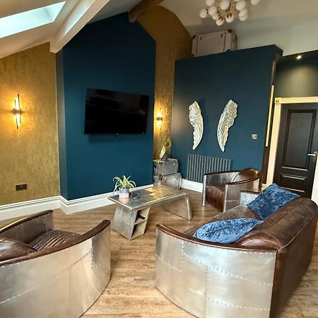 The Loft At One Luxury Penthouse Apartment Wigan Bagian luar foto