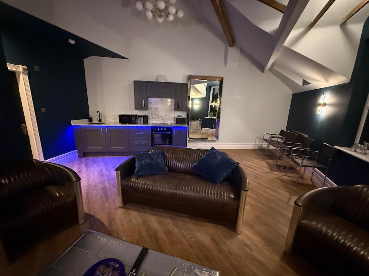 The Loft At One Luxury Penthouse Apartment Wigan Bagian luar foto