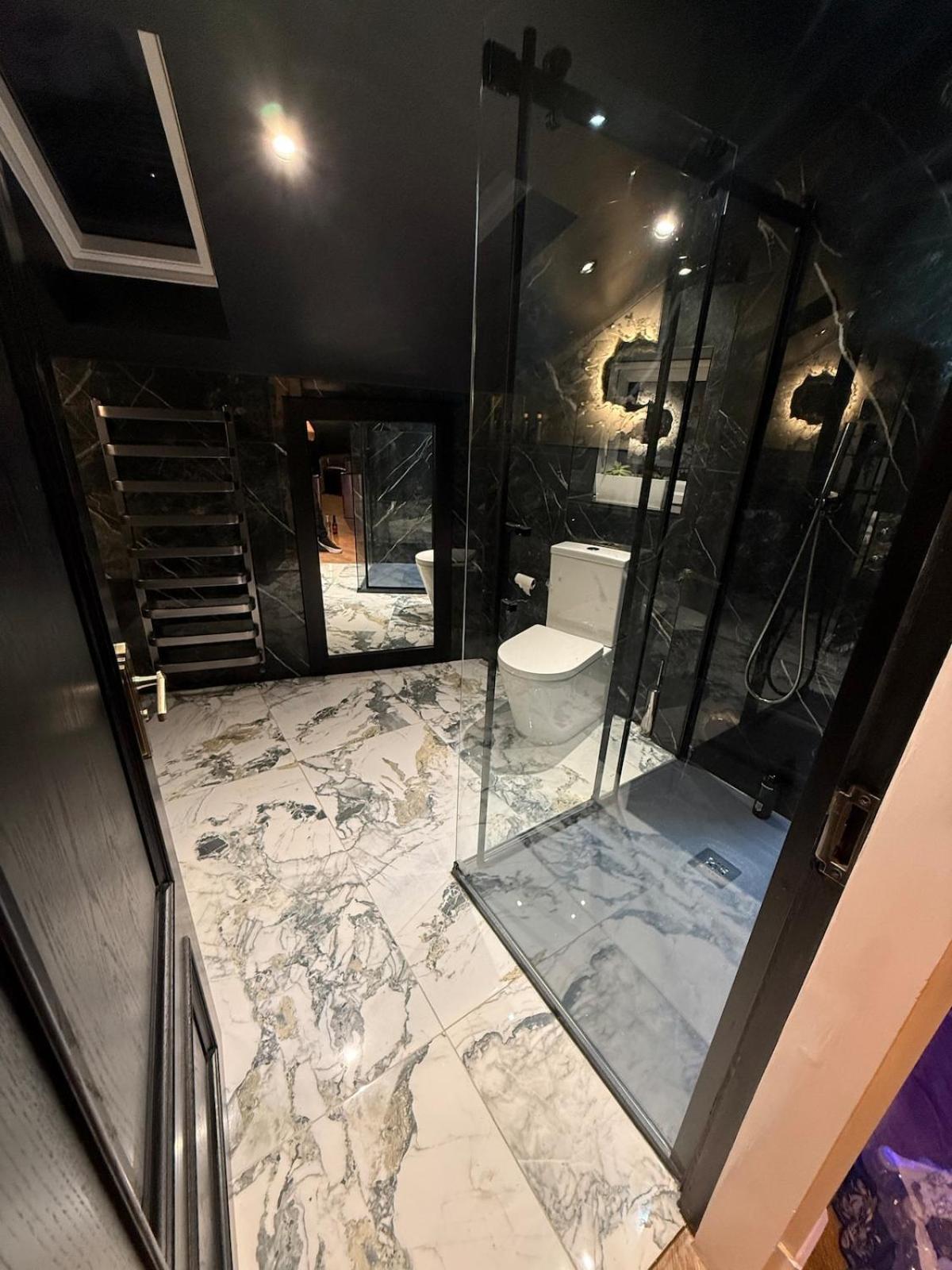 The Loft At One Luxury Penthouse Apartment Wigan Bagian luar foto